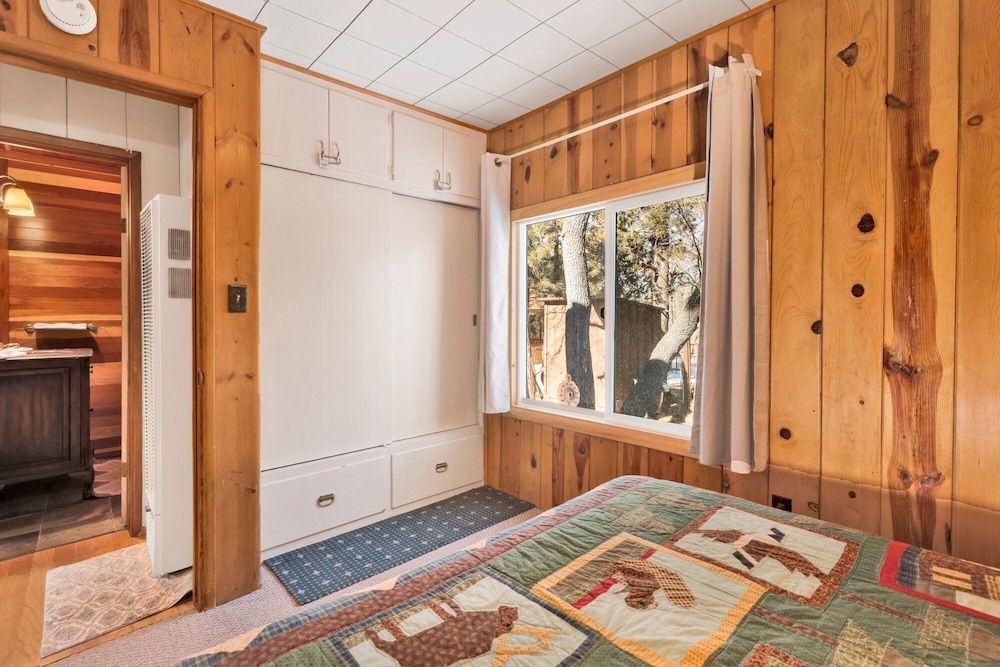 Cute and Cozy Cottage #2522