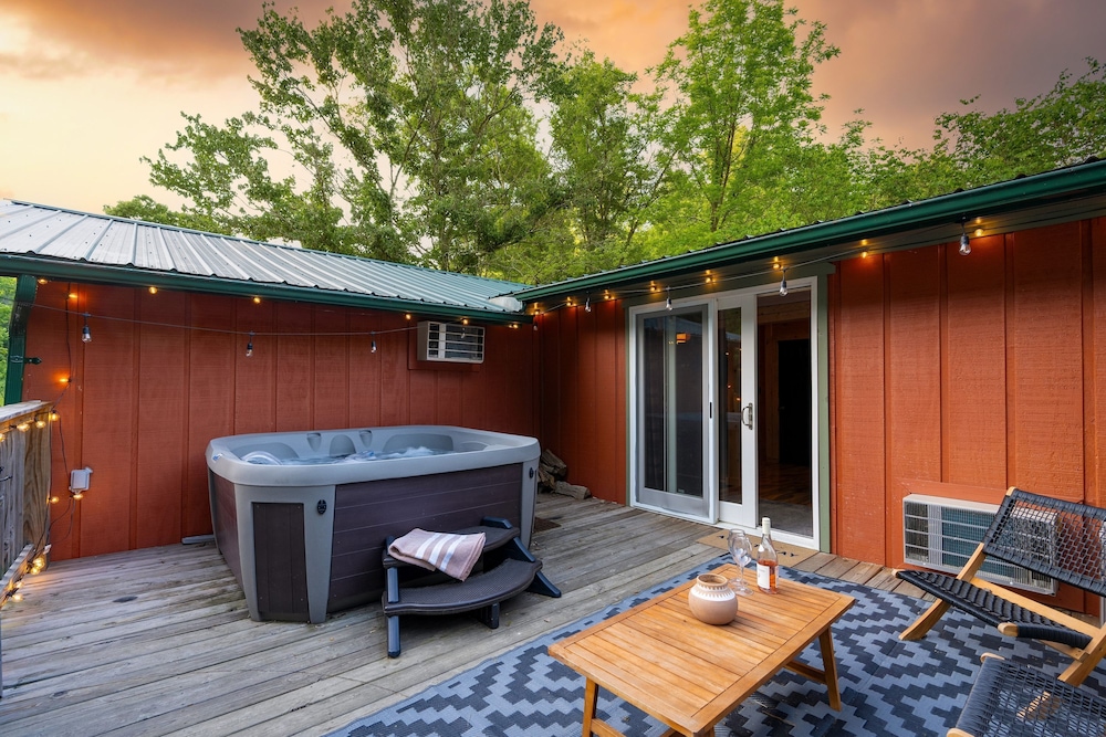 The Rustic Cottage by Avantstay Hot Tub Fire Pit Pool Table 5mins to Town