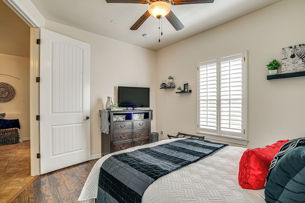 Family-friendly El Paso Home: Hike, Shop & Explore