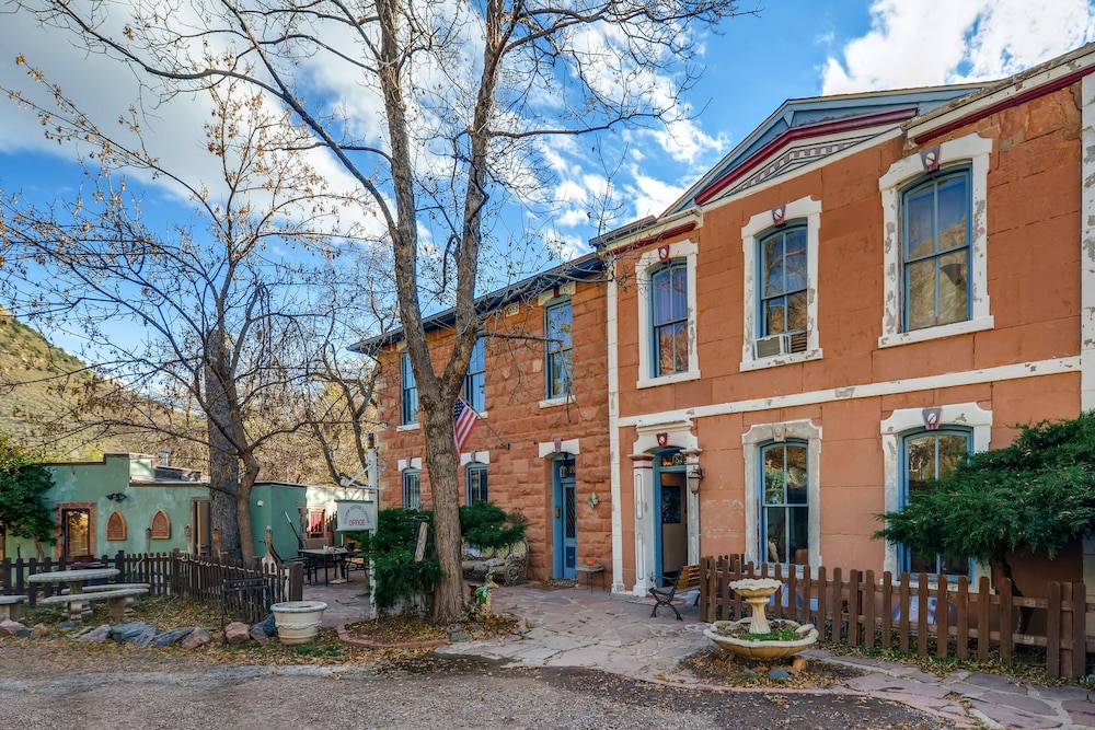 Hotel Cliff House Lodge B&B - Image 1