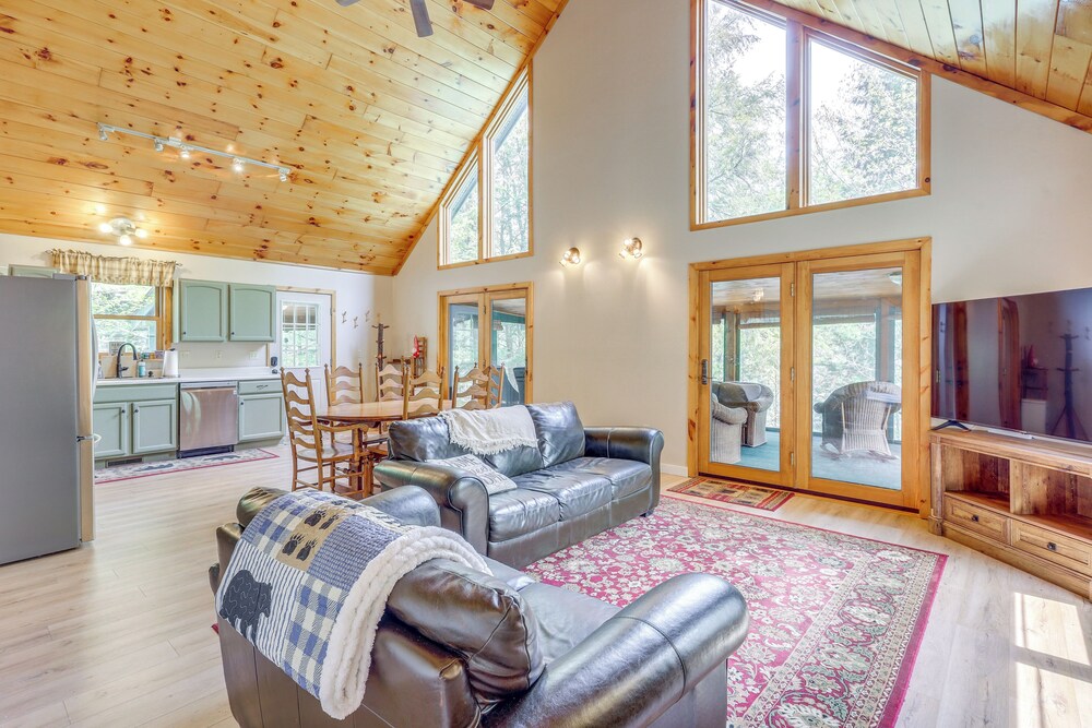 Peaceful Family Cabin on Schroon River!