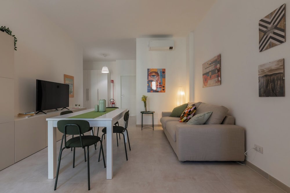 Tripoli White Home by Wonderful Italy