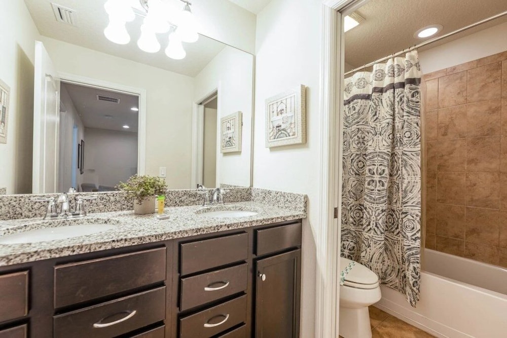 Magical Getaway Near Disney Private Pool + Resort Access, Bbq Grill! 4 Bedroom Townhouse