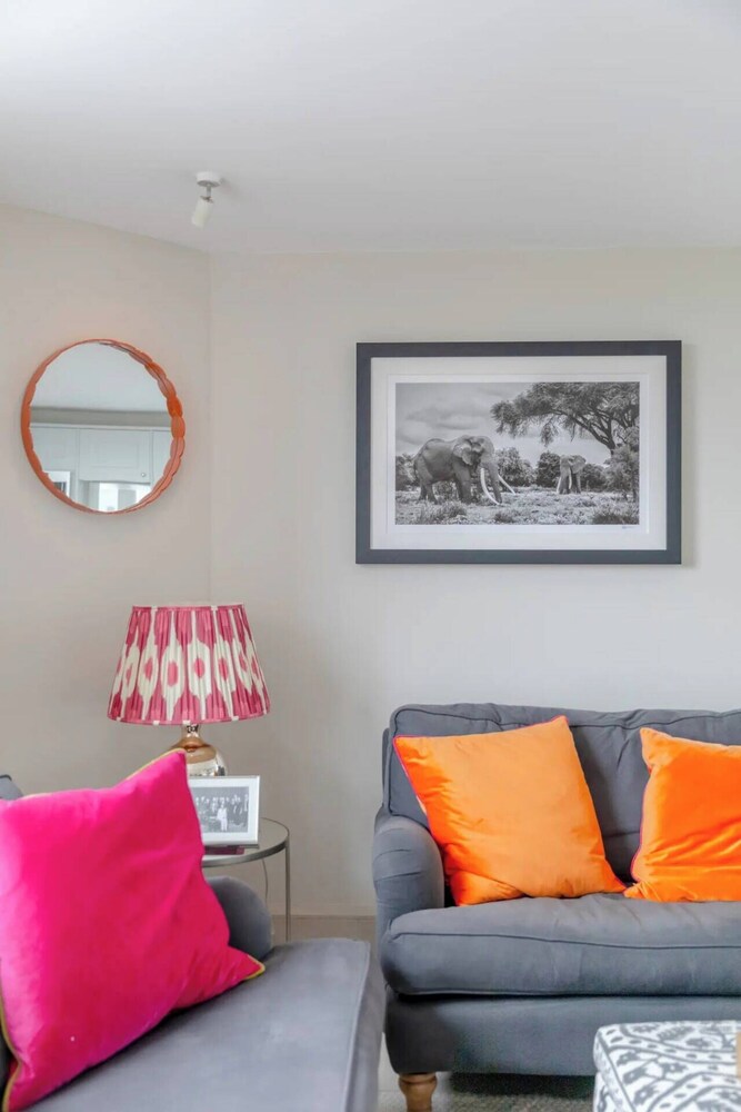 Scenic Riverside 2BD Flat - Chelsea
