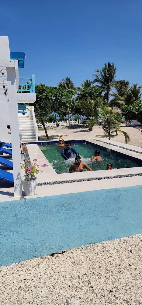 LA GRANDE SHORES Beach Resort