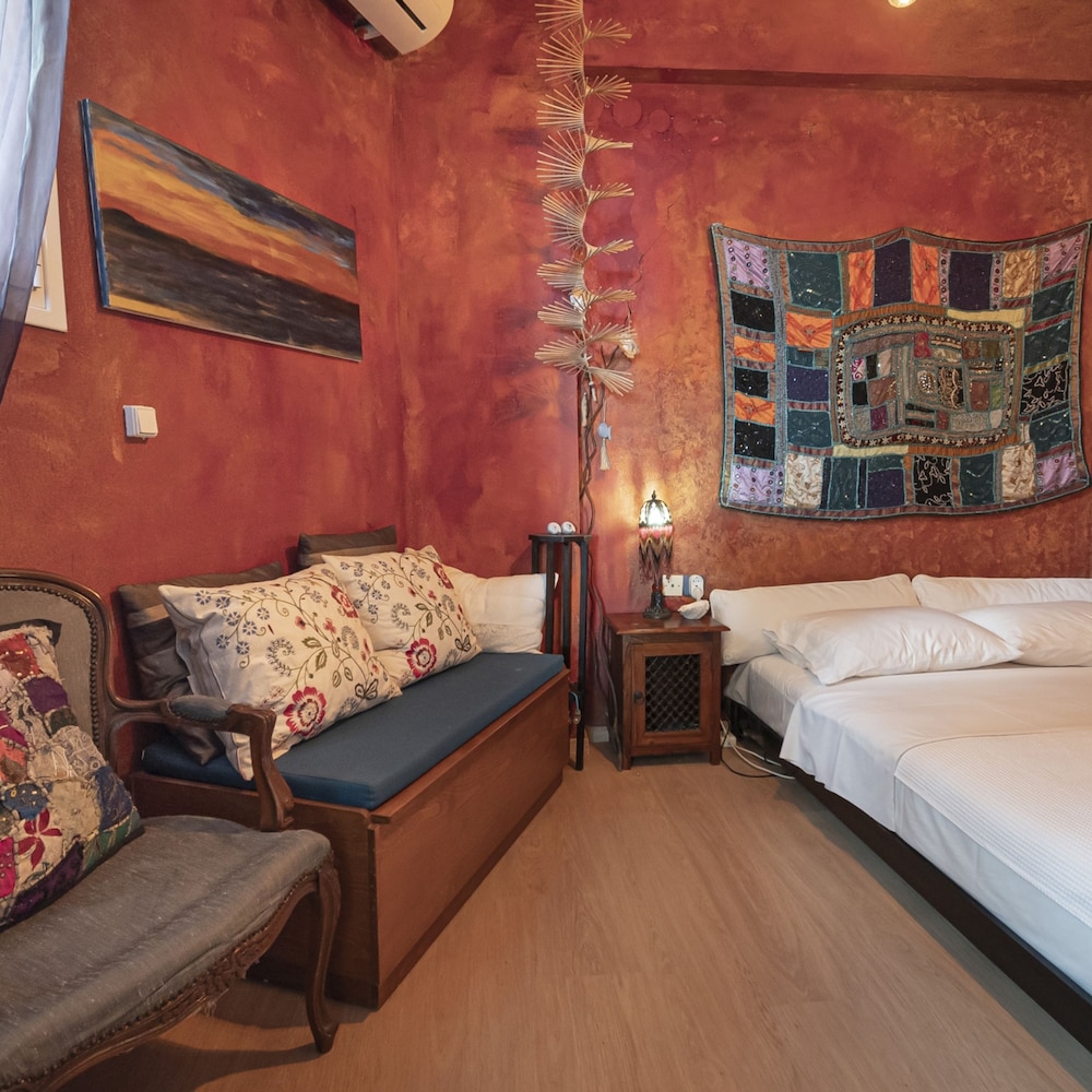 Poseidon Seafront Apartment by Rentalspro
