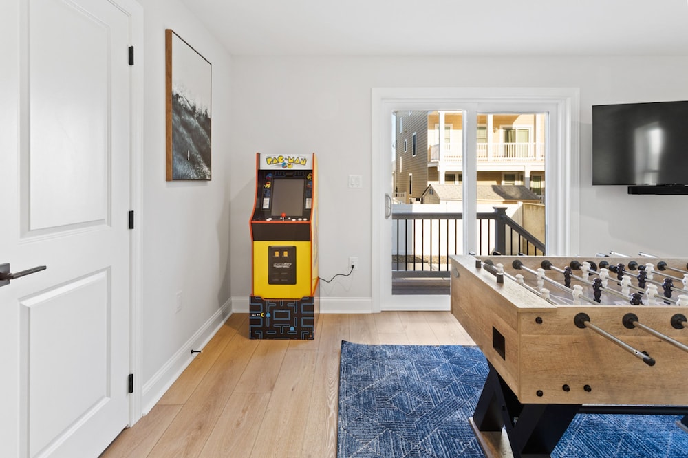 6BR Heated Pool Hot Tub Game Room Elevator