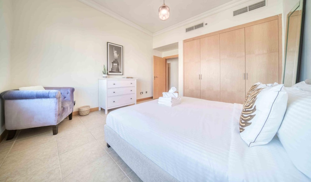 Chic Beachside 3BR Living at the Palm
