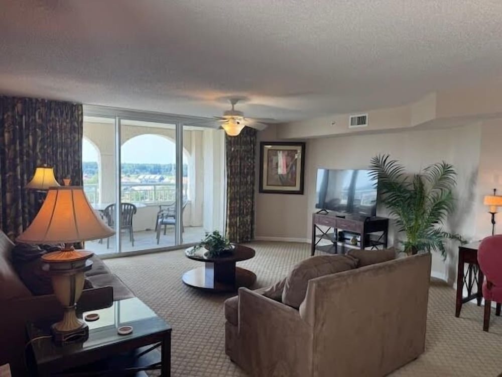 Yacht Club 2-1001 3 Bedroom Condo