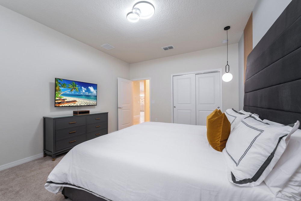 New Jungle Adventure 9BR Villa by Disney
