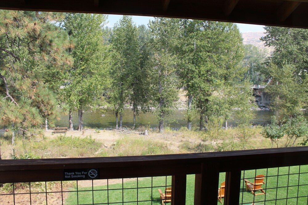 Methow River Lodge & Cabins
