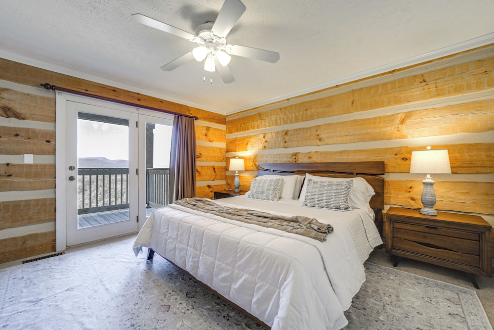 Panoramic Mtn Views: Spacious Tennessee Home!