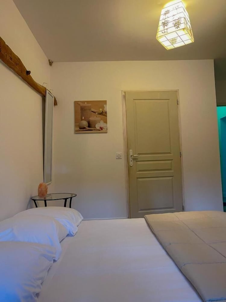 Felicidade Hostel