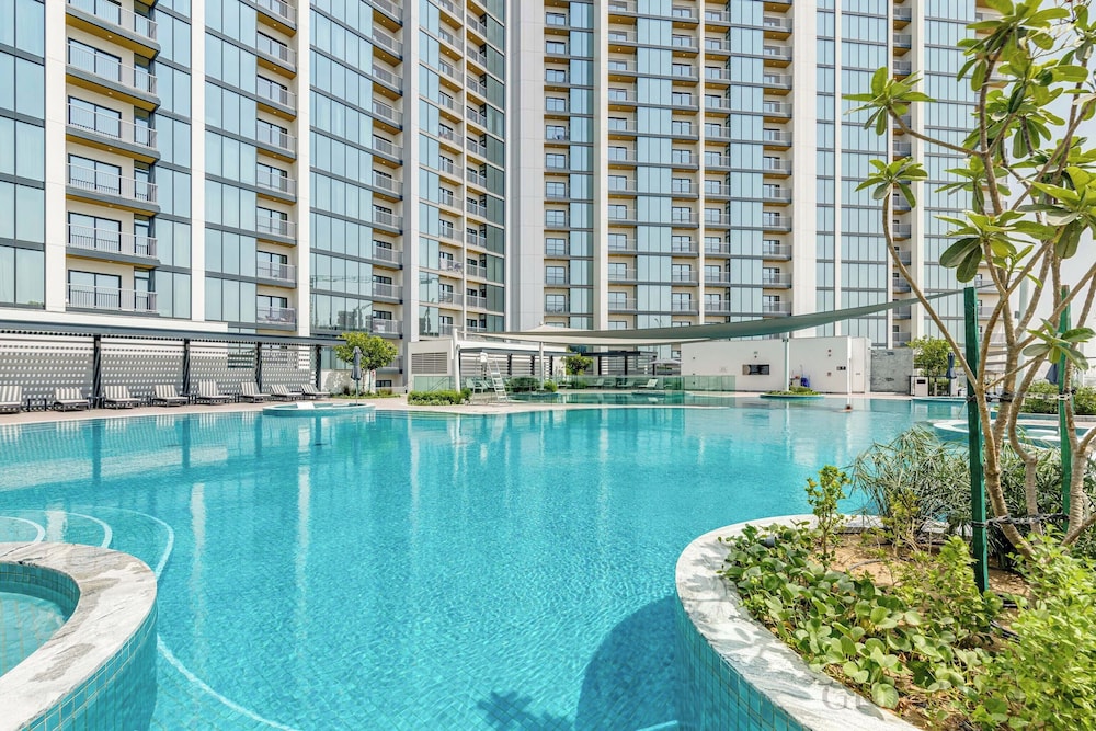 GLOBALSTAY. The Crest Tower C Apartments
