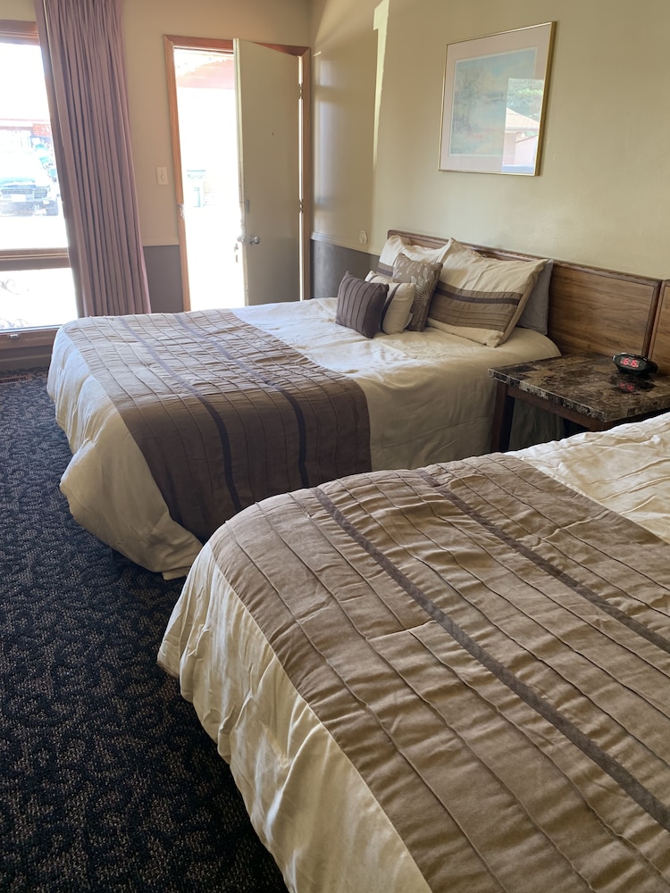 North Platte Vacations - Blue Spruce Motel - Property Image 7