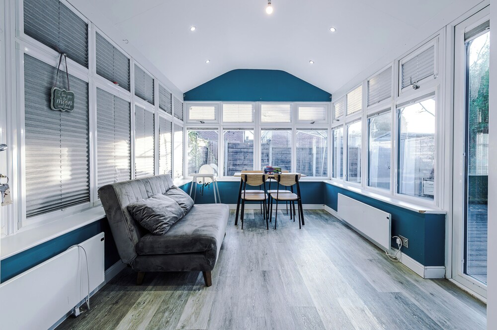 Modern 3-Bed - Near Etihad & City Centre