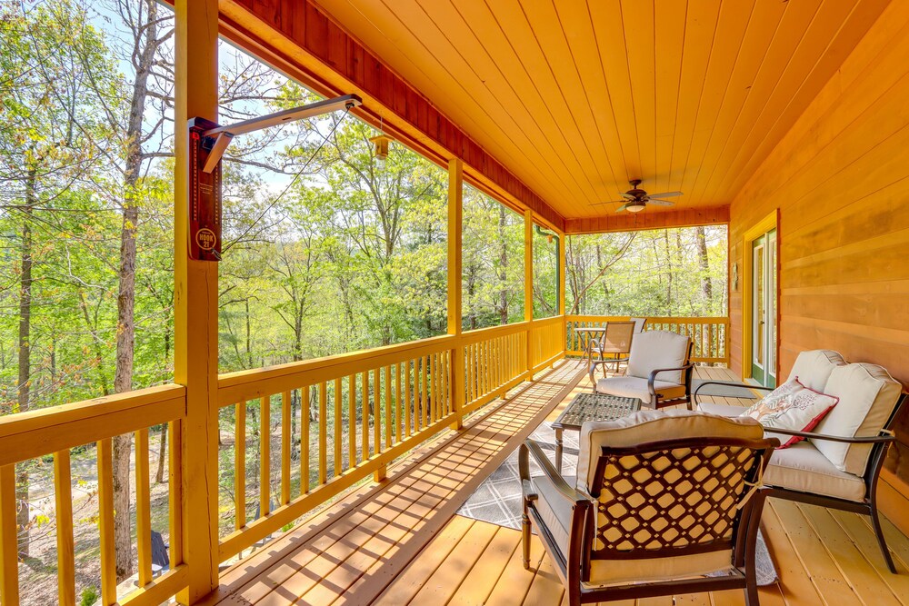 Lavish Hiawassee Cabin - Great for Families! view 2