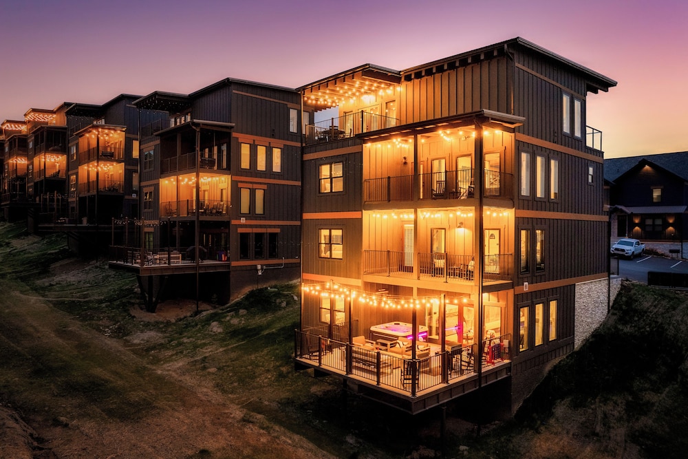 Star Gazer Luxury Rooftop Cabin