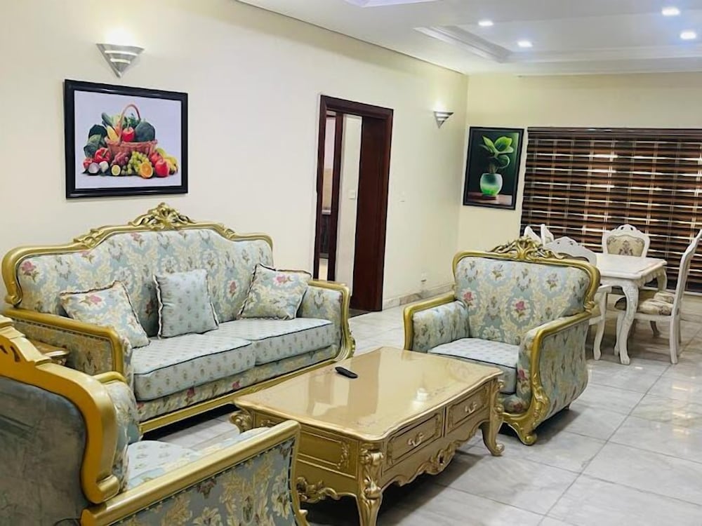 La Nice Apartment and Suites