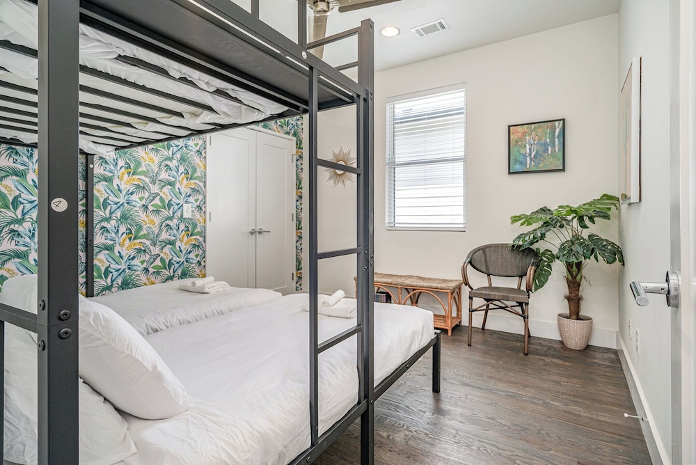 Verde Heights-sleeps 12-in Cumberland Heights