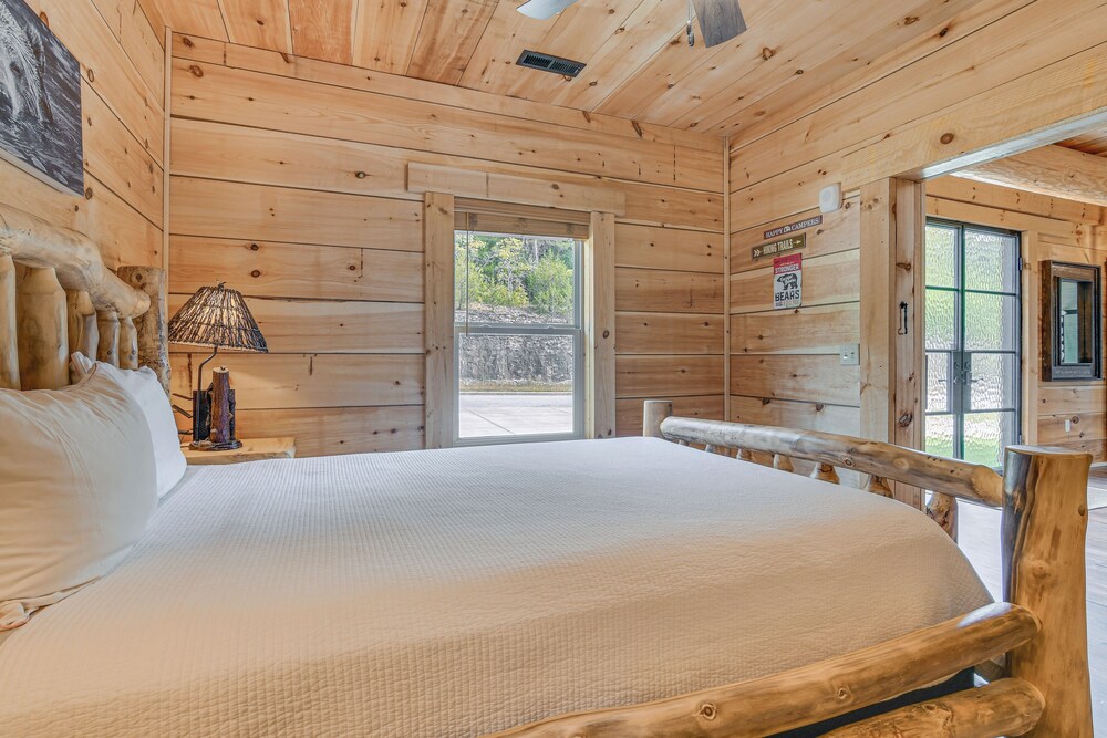 Scenic Patio w/ Hot Tub: Rustic Cabin in Branson! view 2