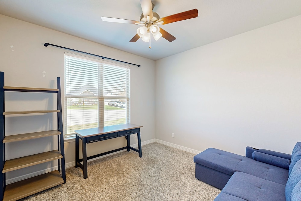 3BR Cozy Home w/ Enclosed Backyard & W/D