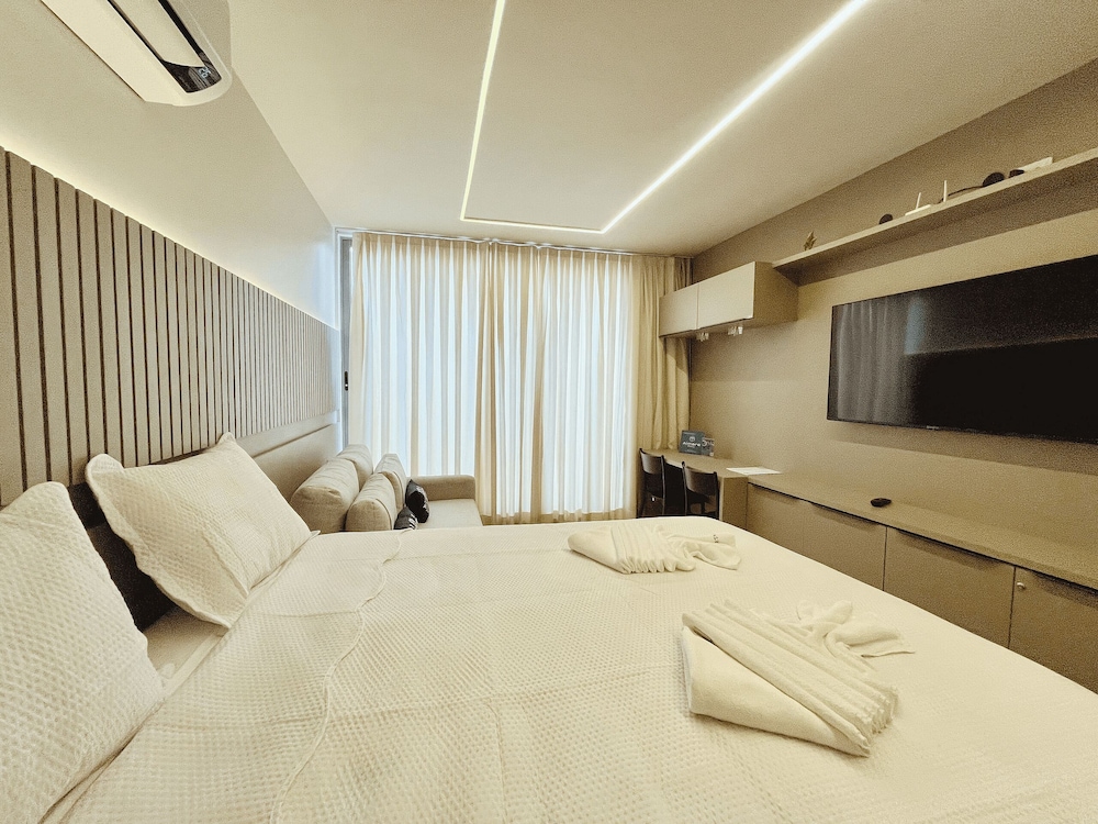 Setai Yacht Comfort - By Almare Flats