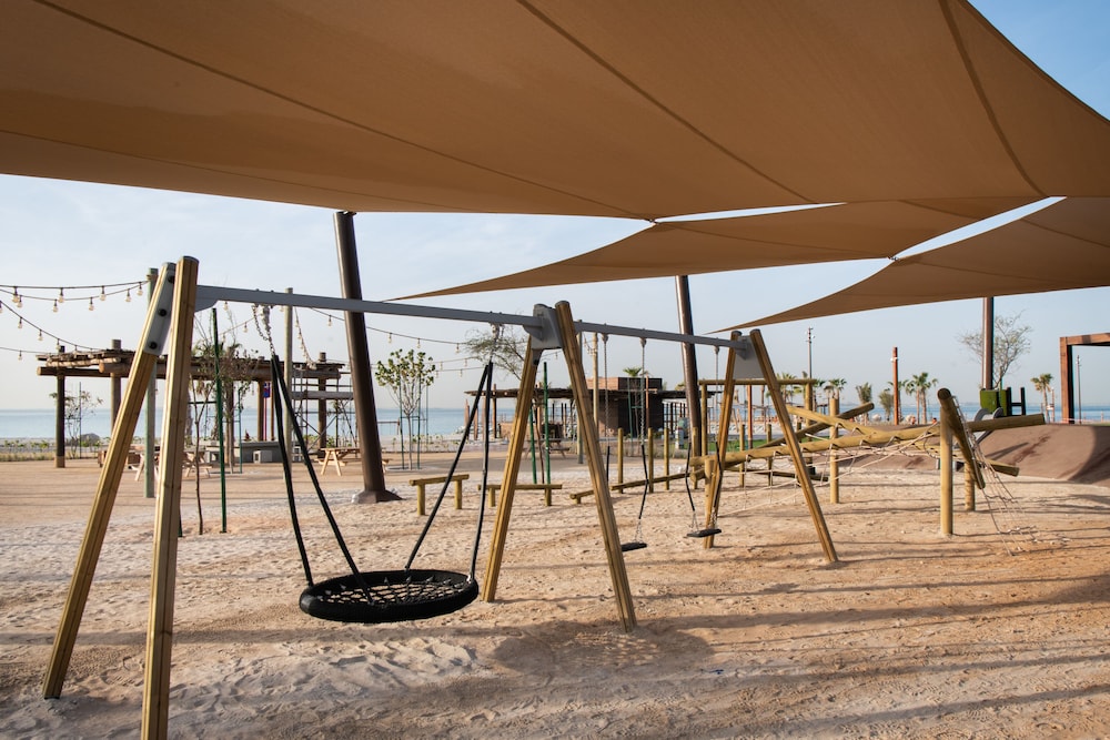 Bab Al Nojoum Hudayriyat Camp