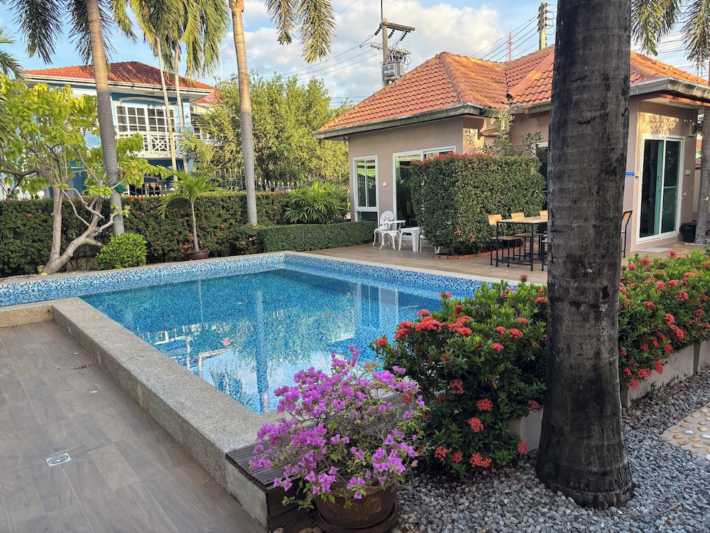 khun mai villa