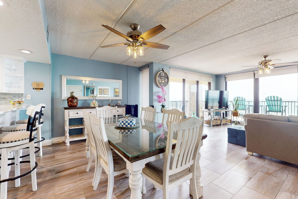 Beautifully Furnished Condo w/ Breathtaking Views