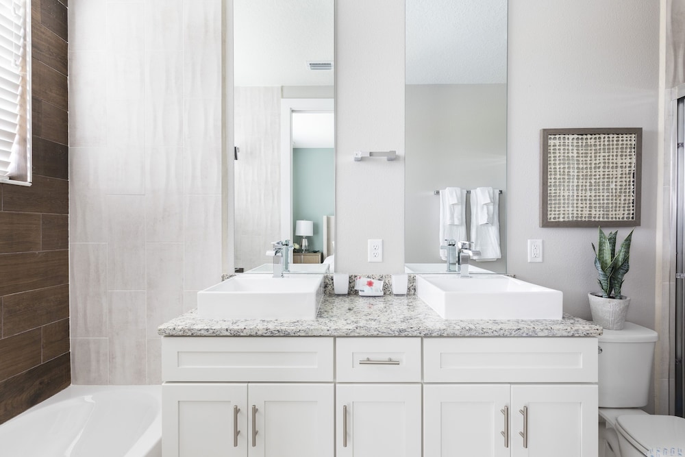 Summerville Vacation Homes by Columbia Management