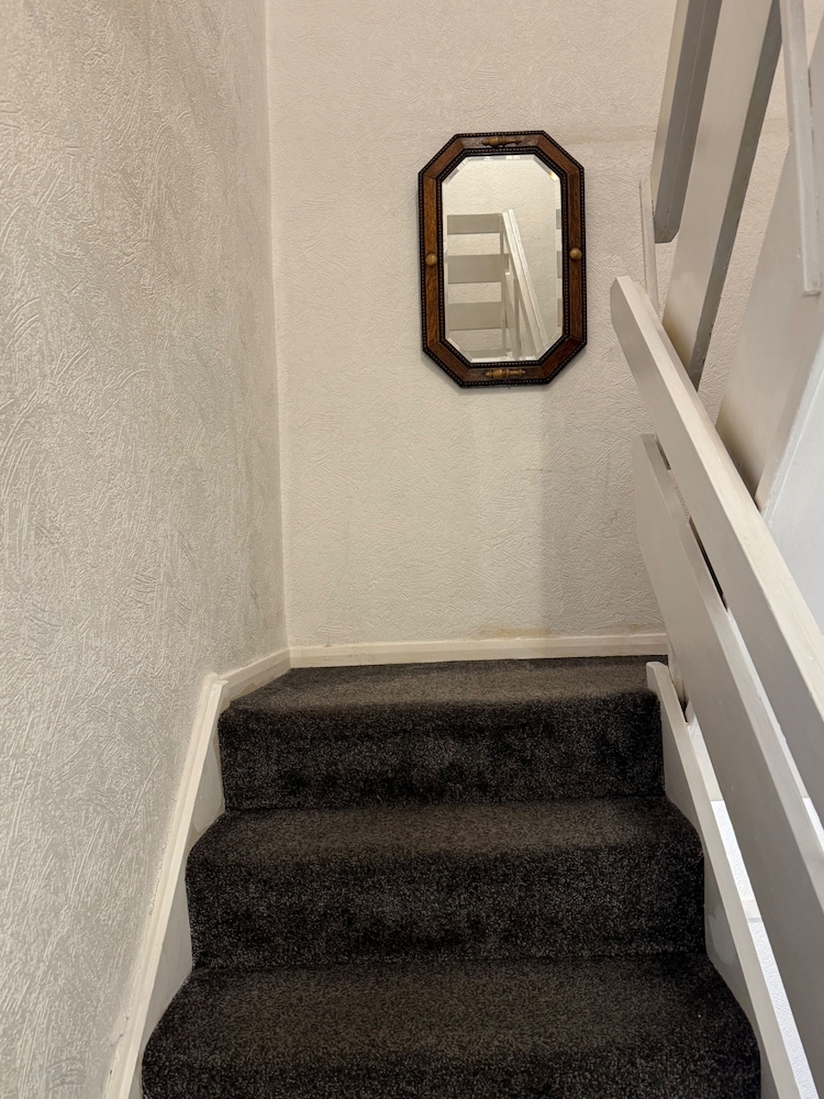 Cozy 4-bed Room Apartments in Birmingham