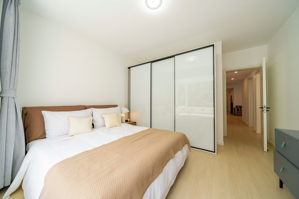 Tyms Bright 2BR 1BA Apt Xuhui Center