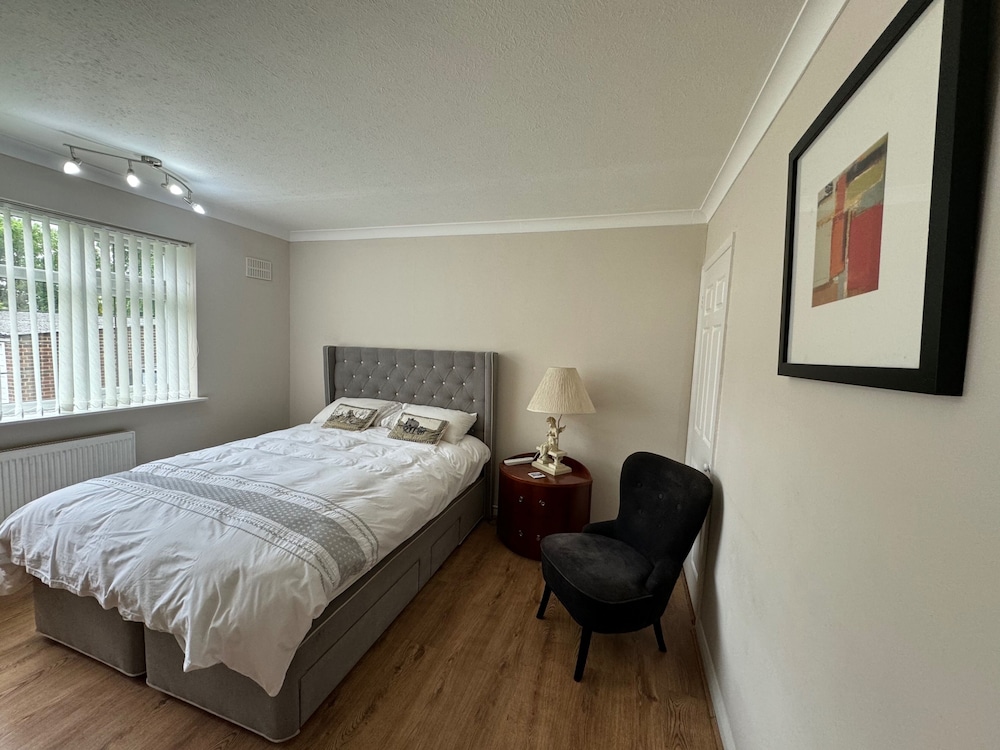 Lovely 2 Bedrooms Flat in South Sutton