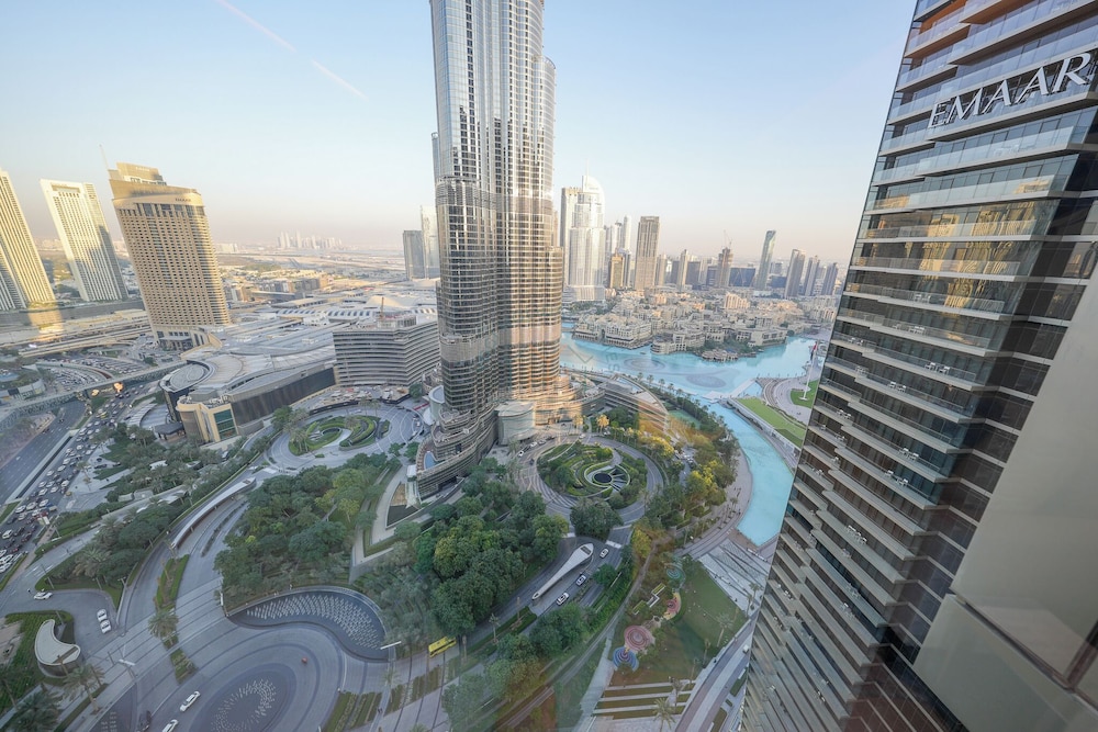 Skyline Bliss- Luxury Burj Khalifa Views