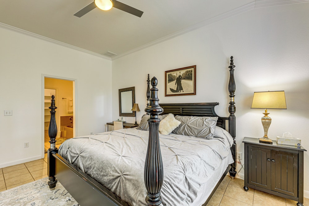 5 Mi to Lake Travis: Pet-friendly Home w/ Yard!