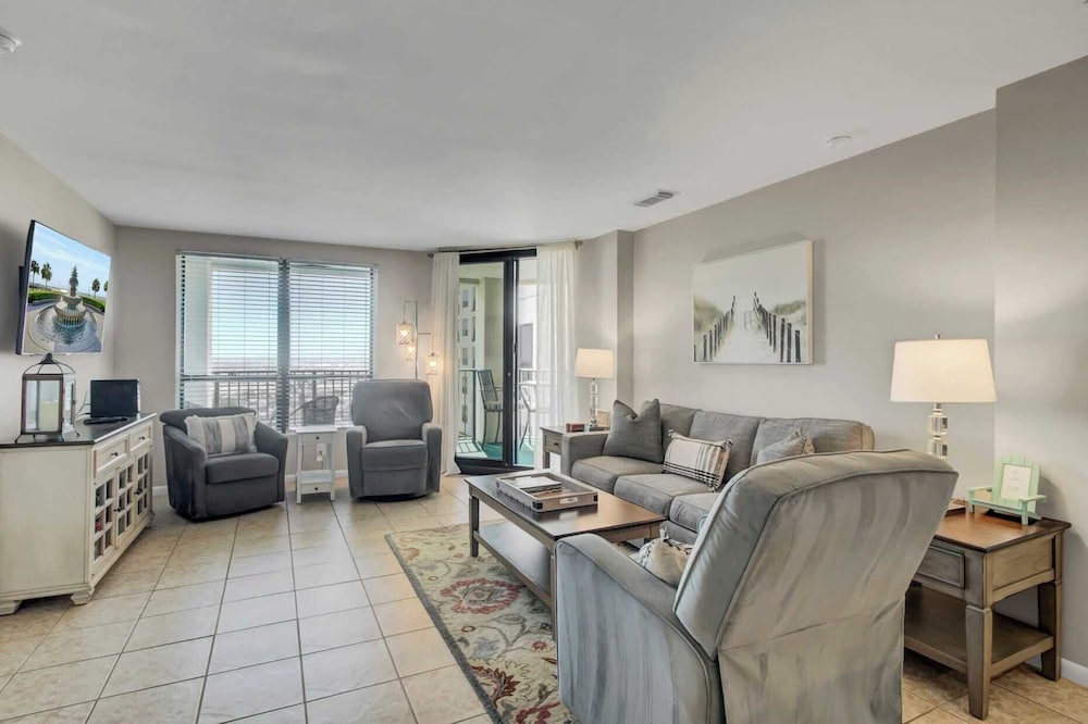 307 Summerhouse by Avantstay Oceanfront, View, Shared Pool