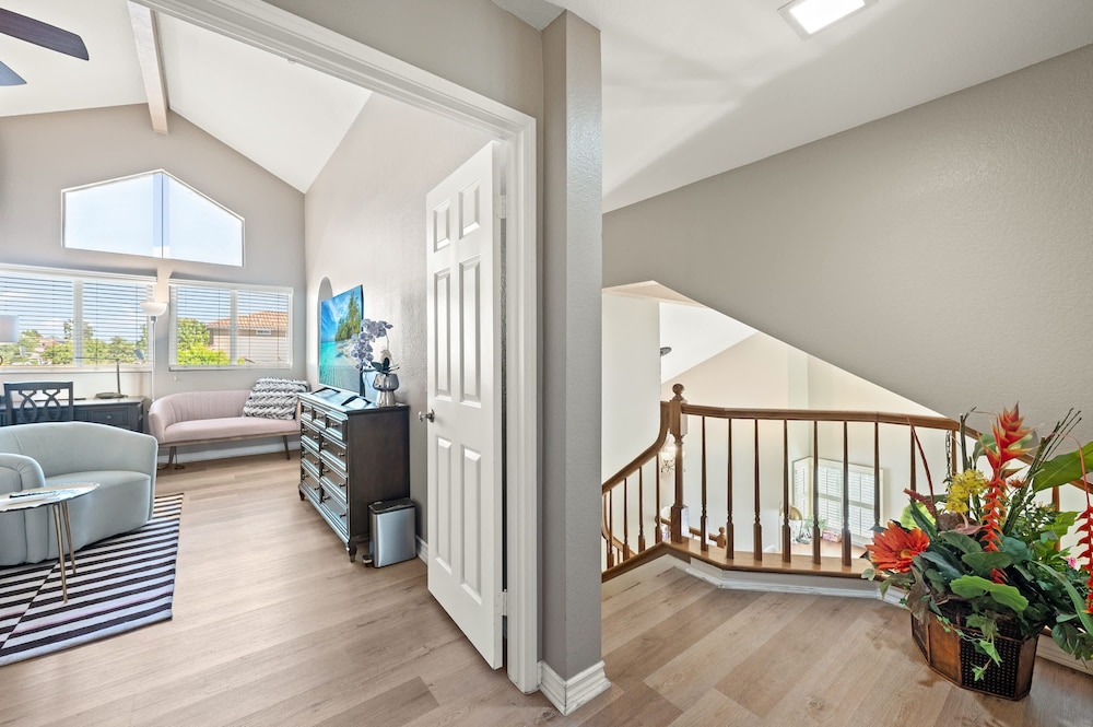 Near ONT Spacious 4BR Family Retreat Safe Area