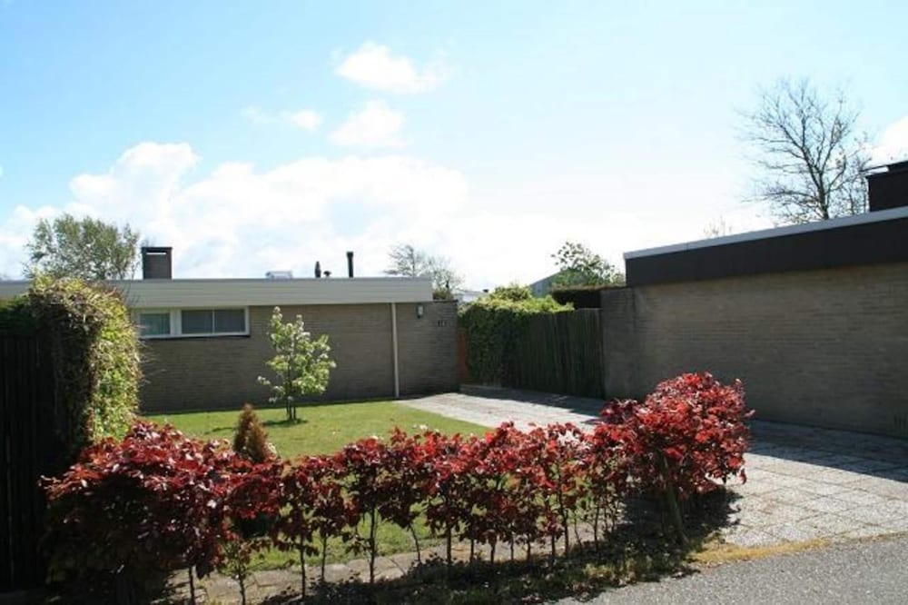 Bungalow With South-facing Garden
