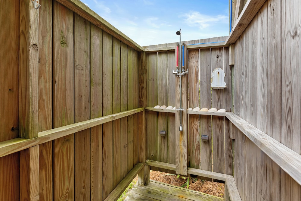 Lowe Tide by Topsail Realty