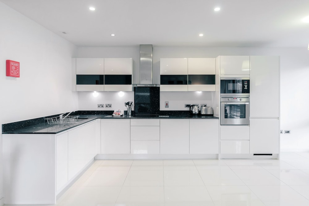 Guildford Vacations - Roomspace Apartments -The Residence - Property Image 5