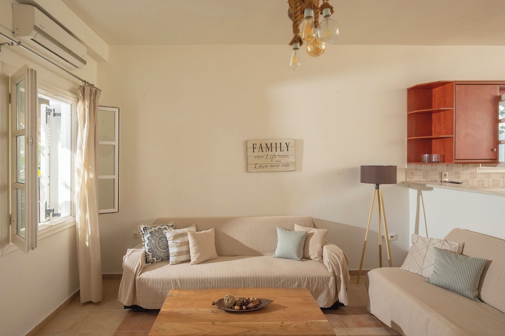 Loukas & Emma Eco Houses