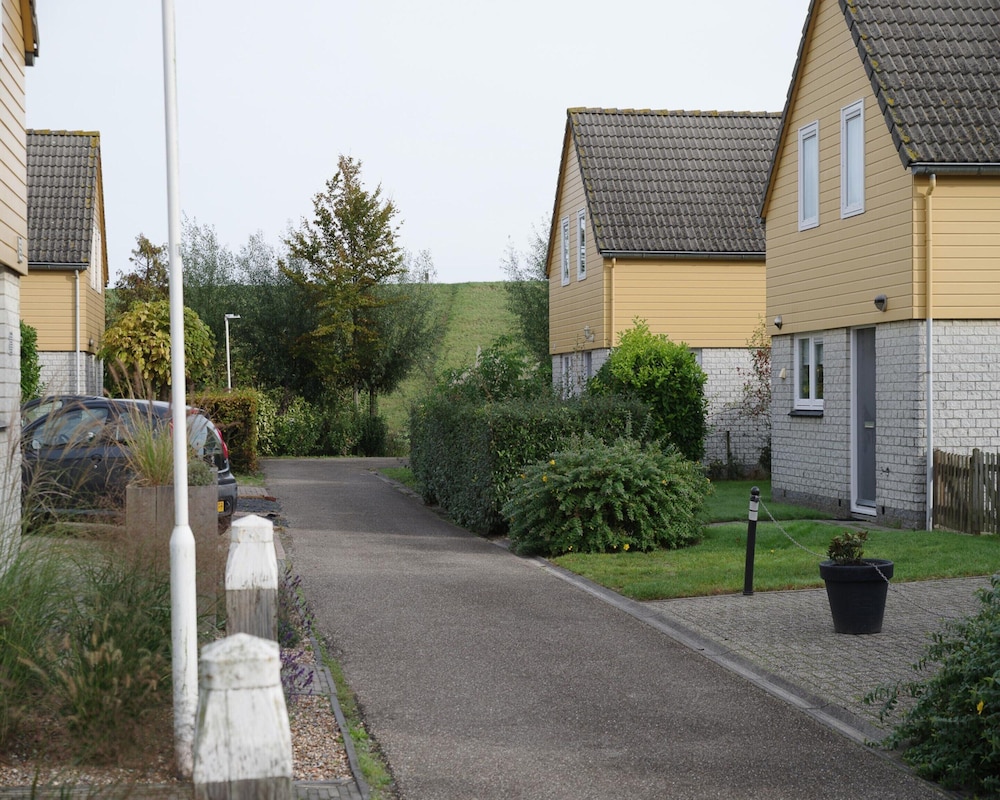 Zeeland Retreat; Sauna and Seaside Charm
