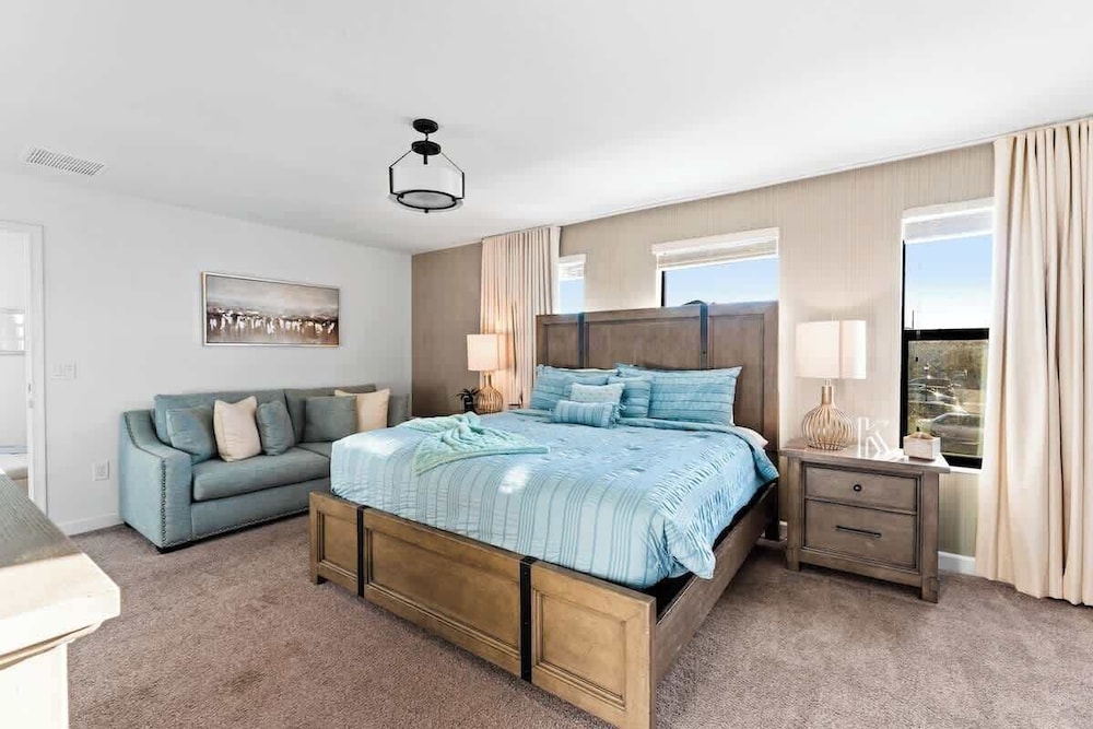 Luxury Decor 6BR at Storey Lake Sleeps 16