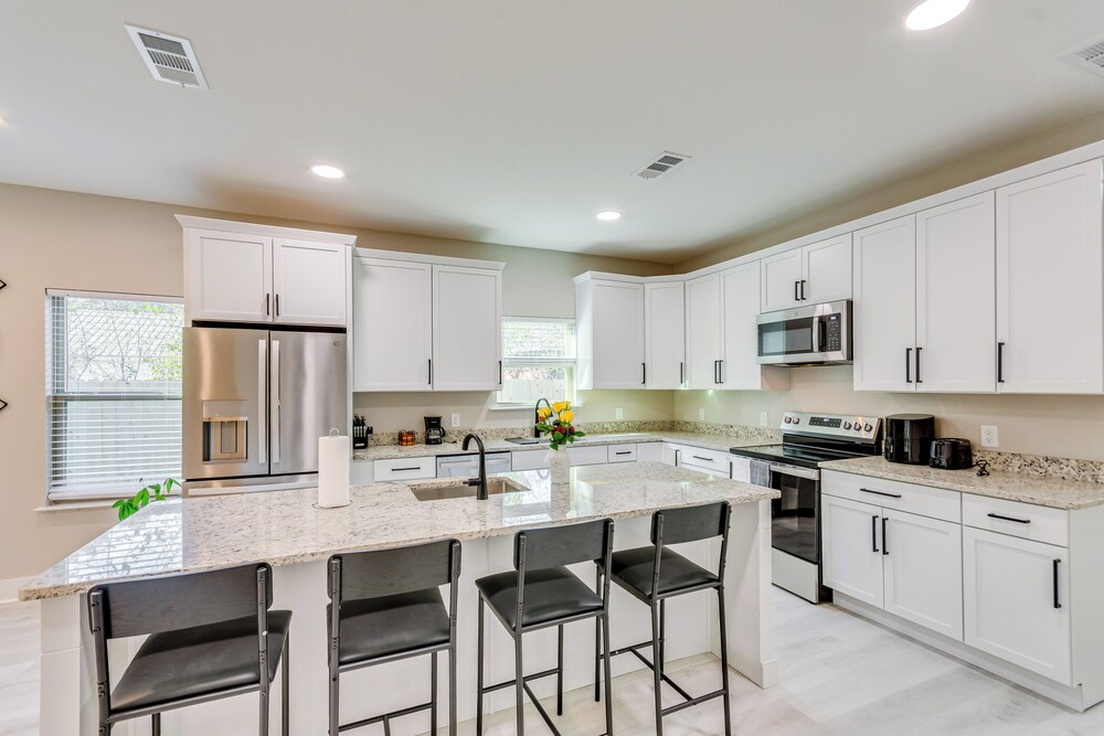 Pet-friendly Pensacola Home: Central Location