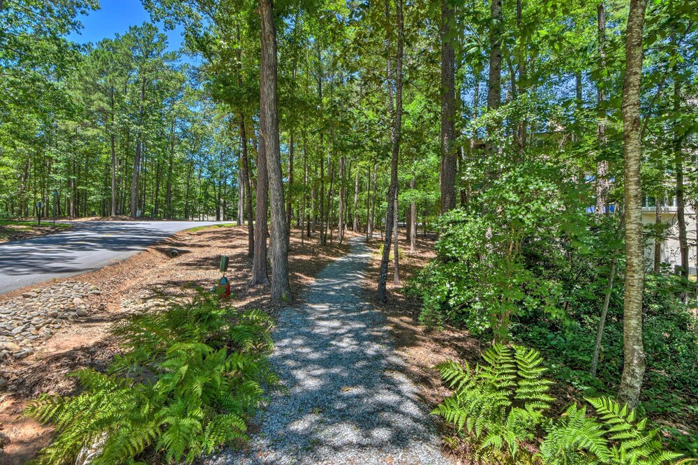 Walk to Lake Keowee: Salem Townhome w/ Deck view 5