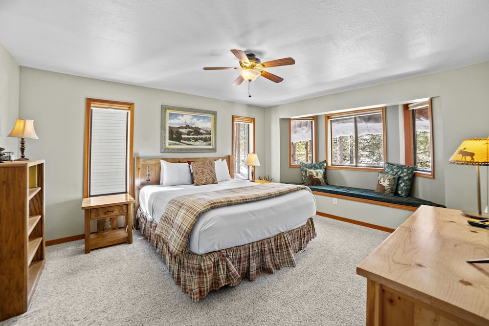 Lake Tahoe Vacations - 4 Bedroom Home at 392 Skidder Trail by RedAwning Save 10 on 3 Nights, 15 on 5 Nights! - Property Image 33