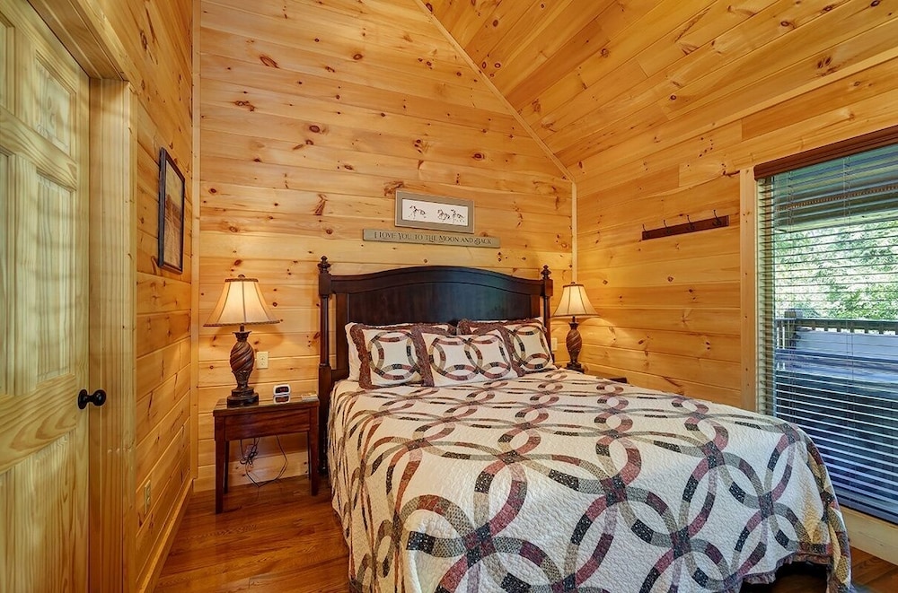 Making Memories - 1 Bedrooms, 1 Baths, Sleeps 4 Home by RedAwning