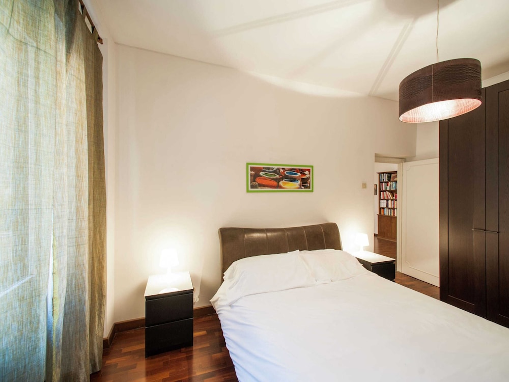 Spacious Apartment in Rome near Sea