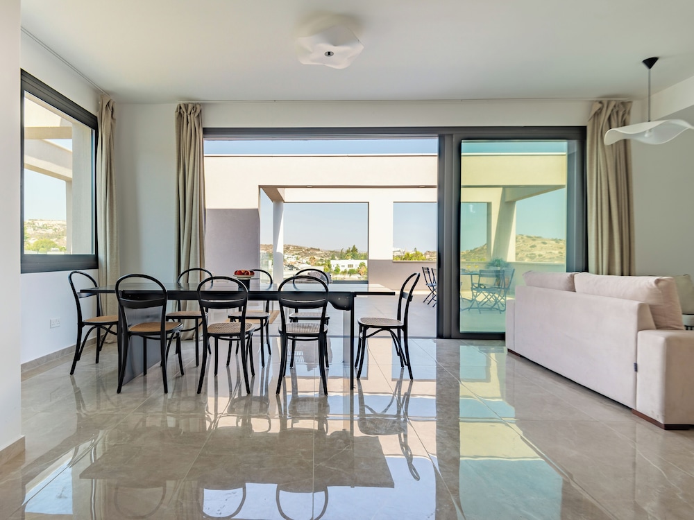 Sanders River Plaza Limassol Apartment